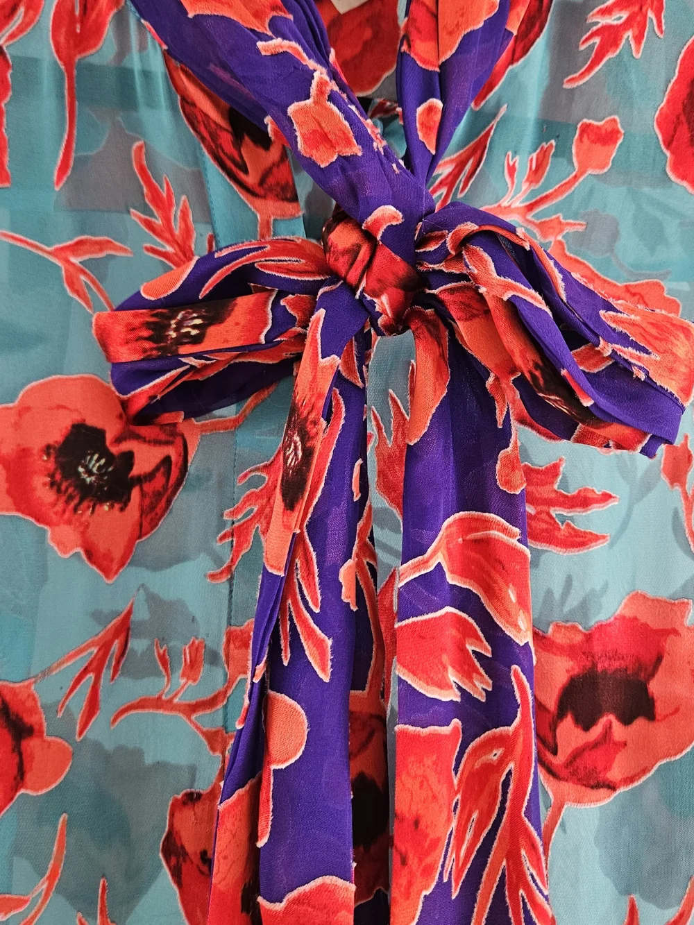 Alice + Olivia Silk Blend Turquoise Floral Tie-Neck Blouse with Red Poppies - Picture 2 of 5